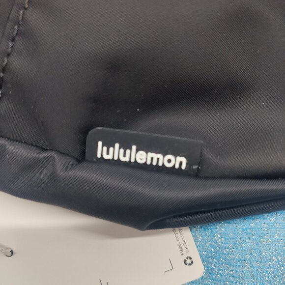 Lululemon Festival Bag 5L • Black/Gold • New - Picture 5 of 8